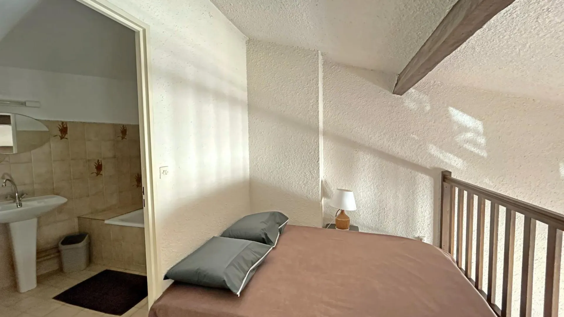 דירות Charmant Duplex Avec Balcon Et Parking Prive A Saintes-Maries-De-La-Mer - Fr-1-475-130